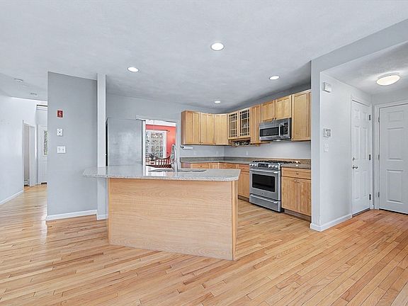 4th image of 6 Field Pond Rd