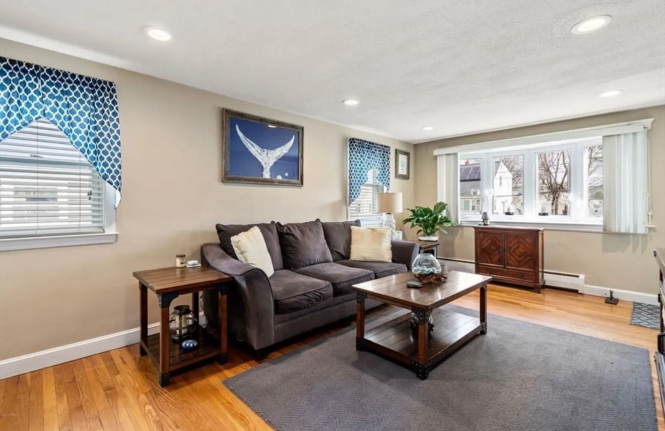 4 bed, 1663 sqft, $4,500 — Photo 2