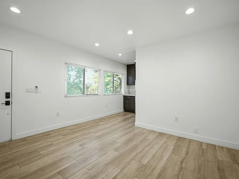 410 Lucas Ave #C — Photo 14