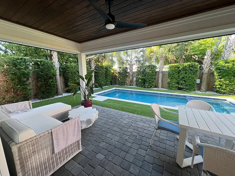 203 Lora St — Photo 2