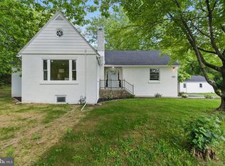 915 Fitzwatertown Rd, Glenside, PA 19038