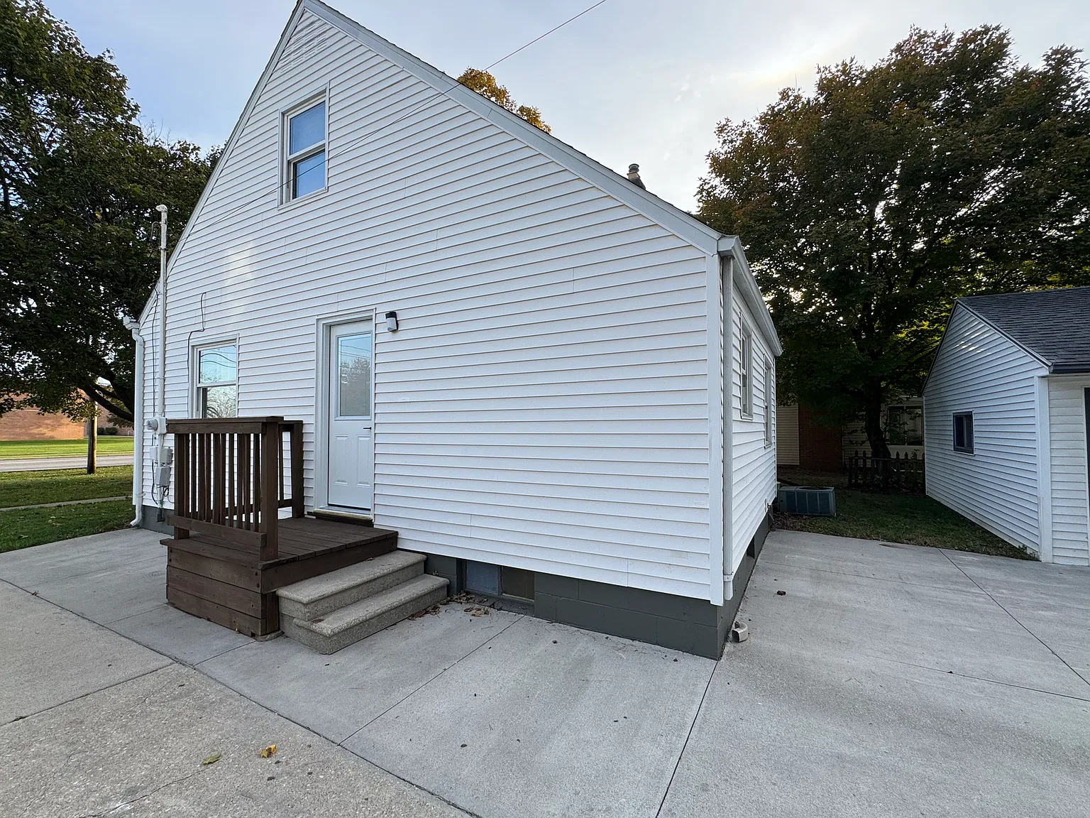 3 bed, 1310 sqft, $2,200 — Photo 2