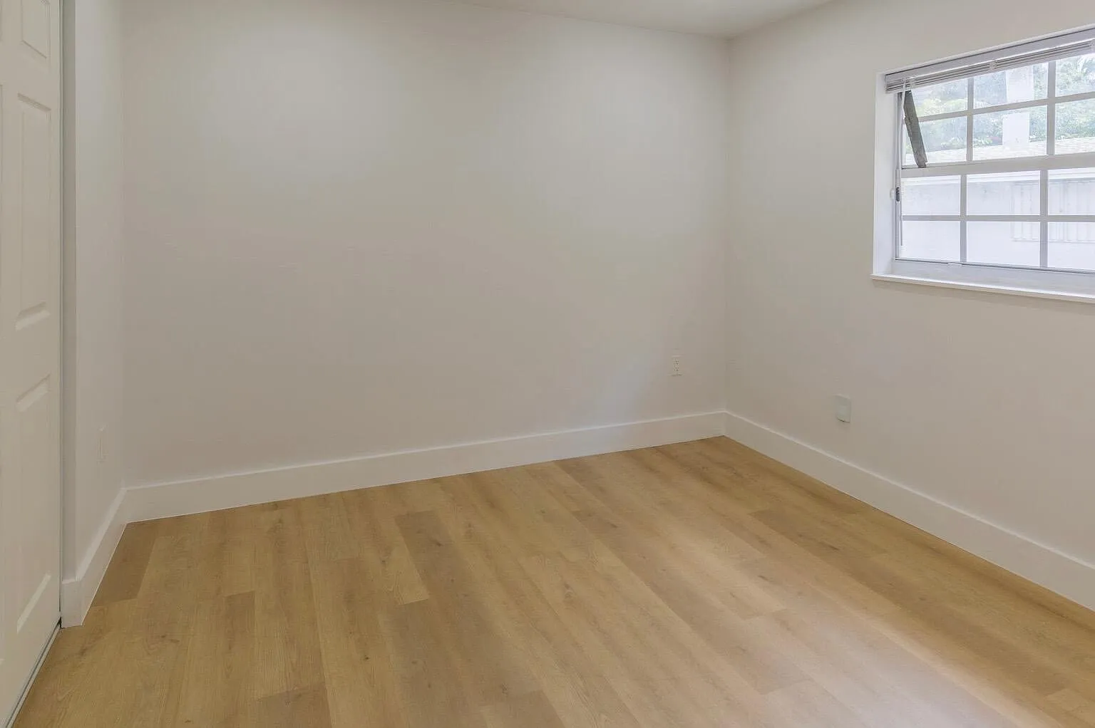 2 bed, 1.0 bath, 1050 sqft, $2,000 — Photo 4