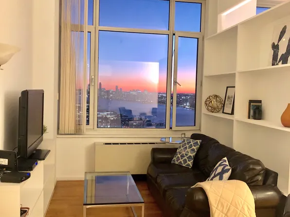 635 West 42nd Street image 1 of 32