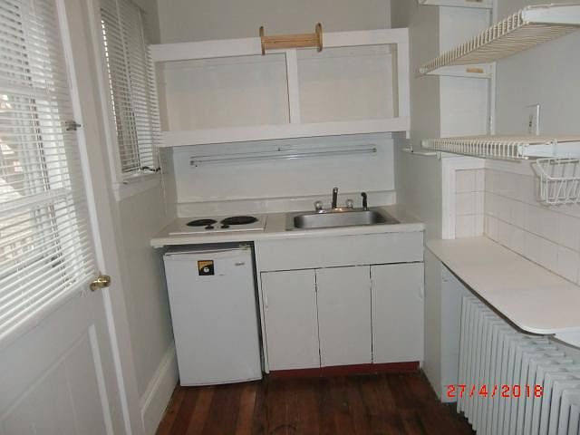 2nd image of 1 Eastern Point Rd APT 1