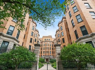 550 W Surf St APT 104, Chicago, IL 60657