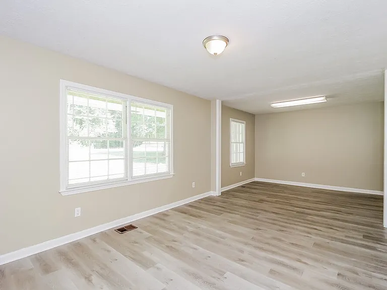 375 N Hickory Ln — Photo 4