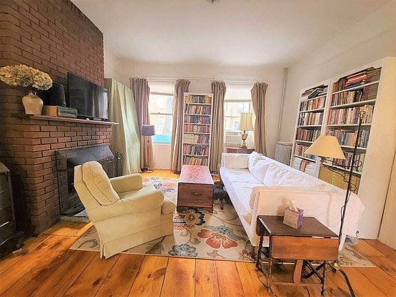 4th image of 38 Douglass St #1