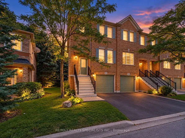 5530 Glen Erin Dr #42, Mississauga, ON L5M 6E8
