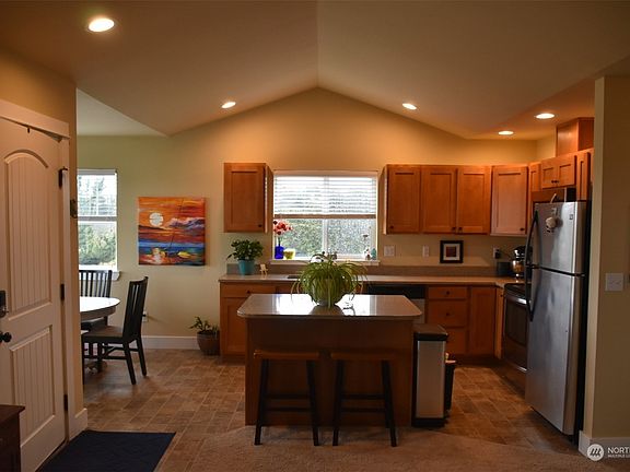 5th image of 448 N Spinnaker Street