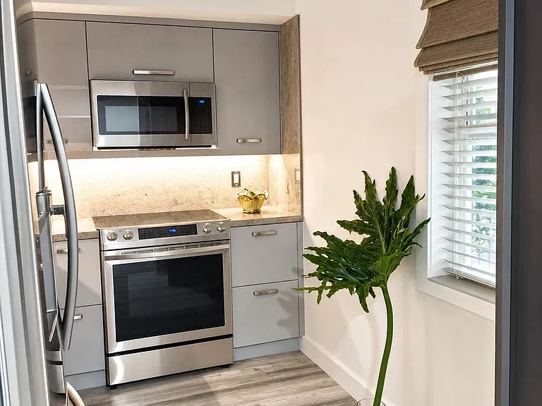 3300 N Palm Aire Dr #305 — Photo 6
