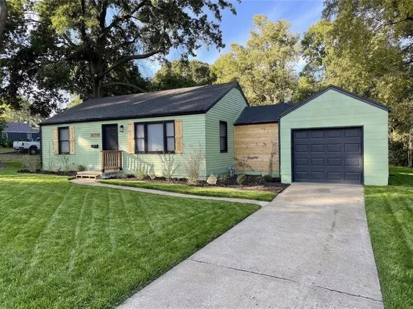 10704 E 34th St, Independence, MO 64052