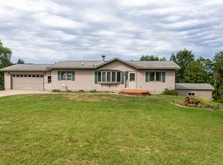 8498 Whispering Bluffs Ln, Cassville, WI 53806