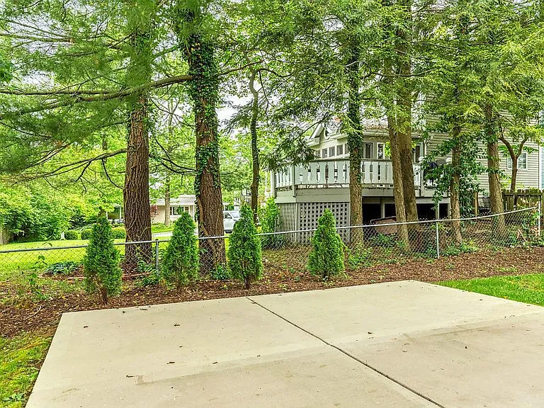 11910 Crystal Dr — Photo 17