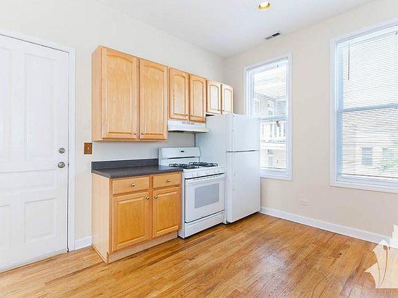 3rd image of 3417 N Janssen Ave #2F5