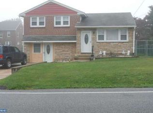 938 Strahle St, Philadelphia, PA 19111