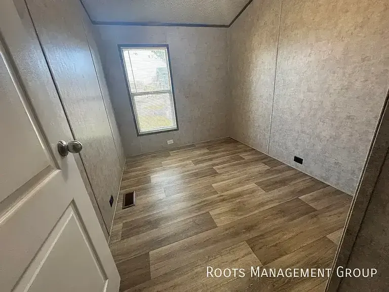4506 N Business Highway 77 #105 — Photo 7