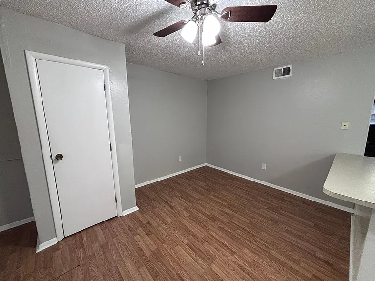 320 E Edwards St #6 — Photo 7
