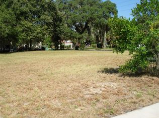 Pine St, Tarpon Springs, FL 34689