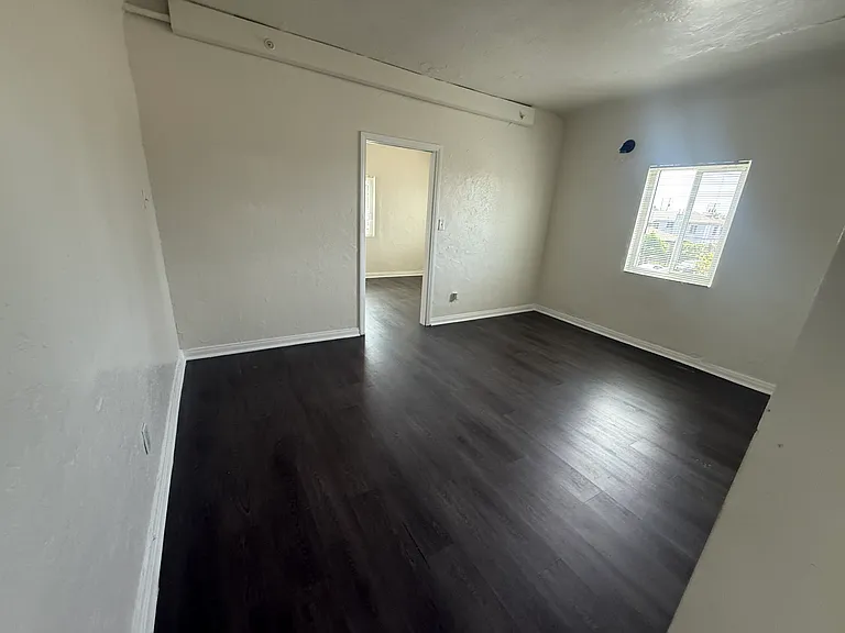 329 W Magnolia St #6 — Photo 5