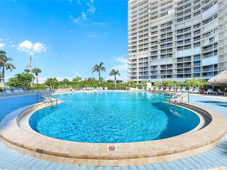 260 Seaview Ct #407 — Photo 22