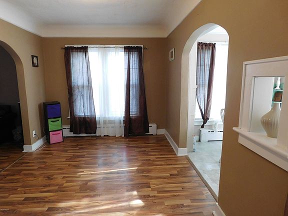 3rd image of 211 McKinley Ave N