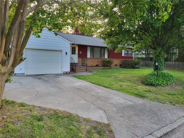 17 Gay Dr, Newport News, VA 23606