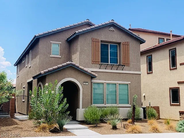 3 bed, 2.5 bath, 1905 sqft, $2,500 — Photo 3
