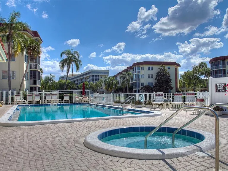 1250 N Portofino Dr #107MAR — Photo 23