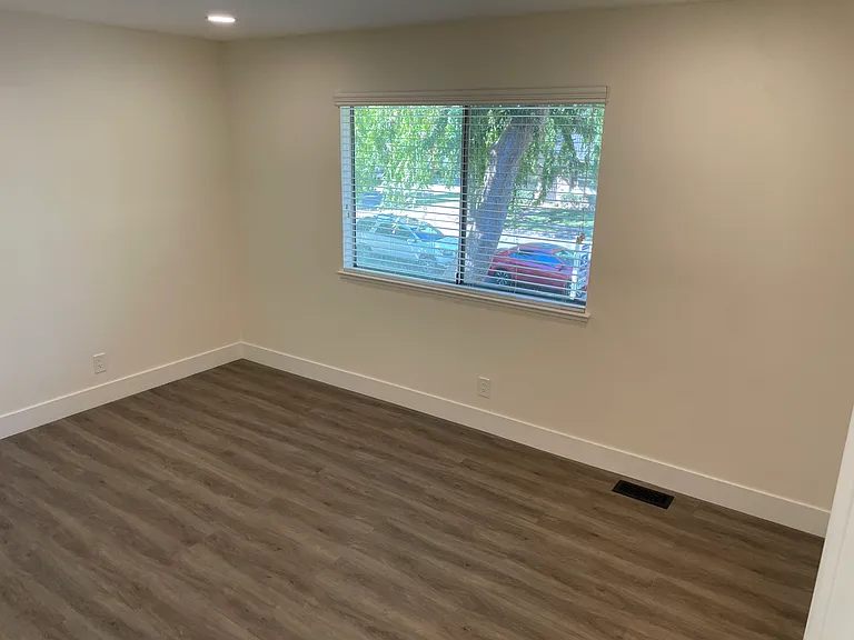 340 N 1st St #2 — Photo 9