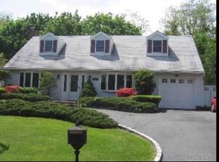 107 Rosemont Ave, Farmingville, NY 11738