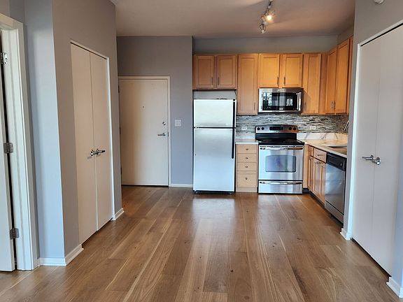3rd image of 1 E 8th St APT 401