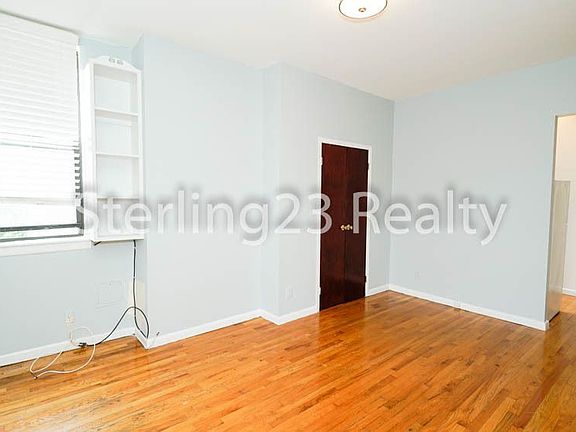3rd image of 2335 31st St APT 2R