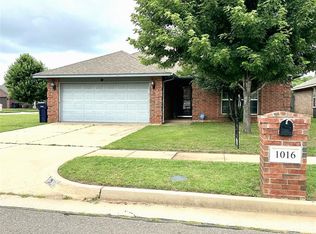 1016 Westridge Dr, Yukon, OK 73099