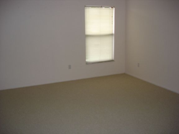 4th image of 900 Treadway Dr