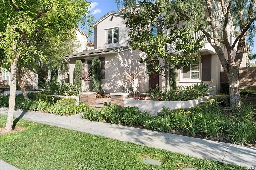 4 bed, 2345 sqft, $5,200 — Photo 1