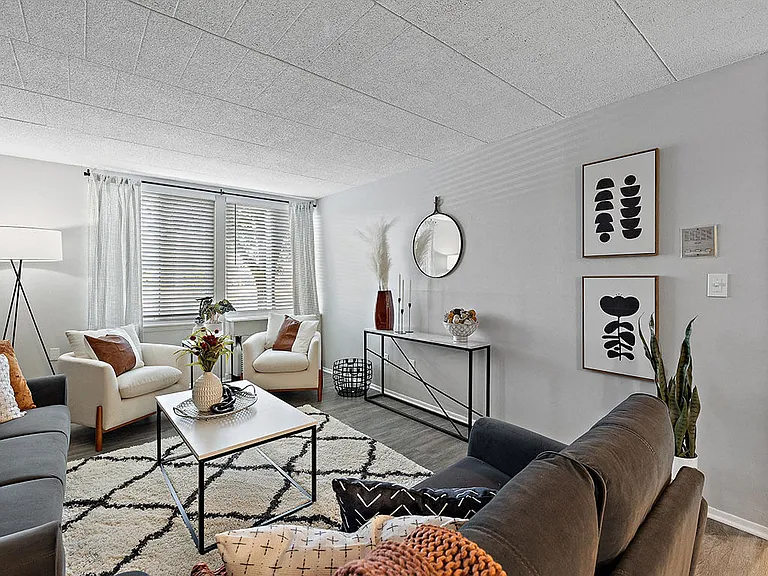 Southgate Apartments & Townhomes — Photo 10