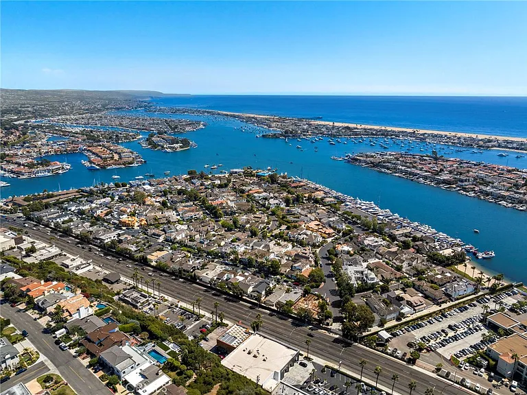 2431 Bayshore Dr — Photo 40