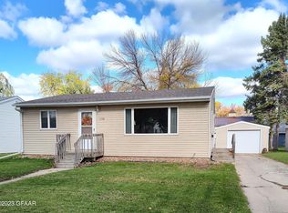 1738 11th Ave N, Grand Forks, ND 58203