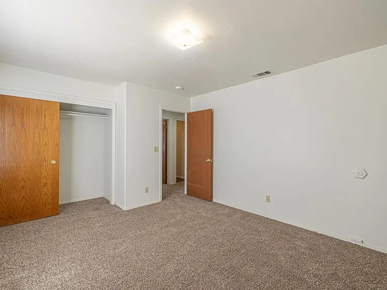 6940 Quezon Ave — Photo 22