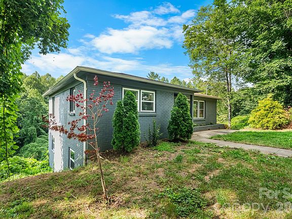 3rd image of 422 Arlington Cir NW