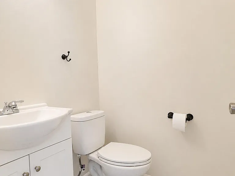 10 Madison Ct — Photo 7