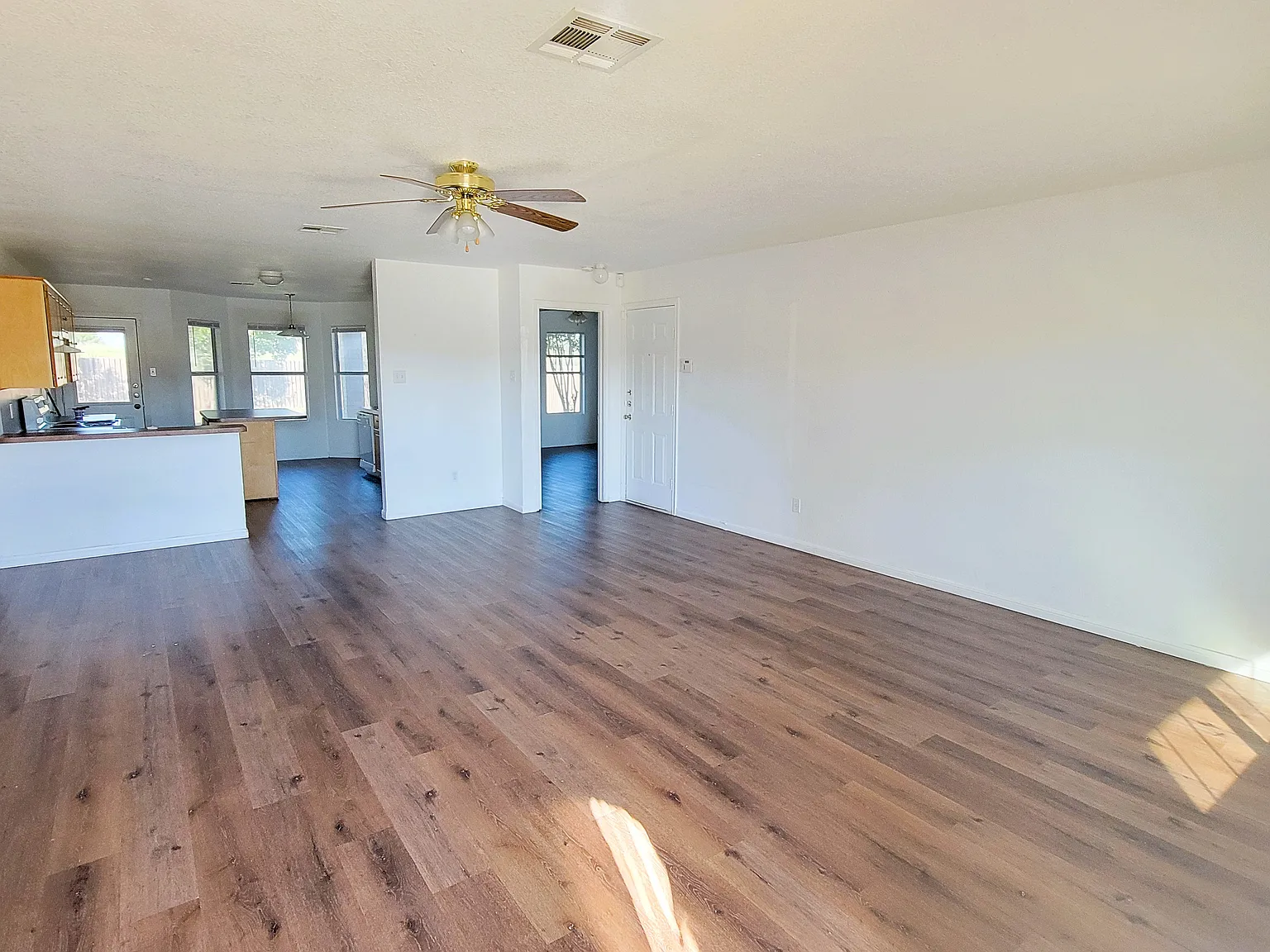 4 bed, 1590 sqft, $1,500 — Photo 4