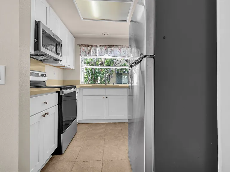 89 Stanford Ct — Photo 8