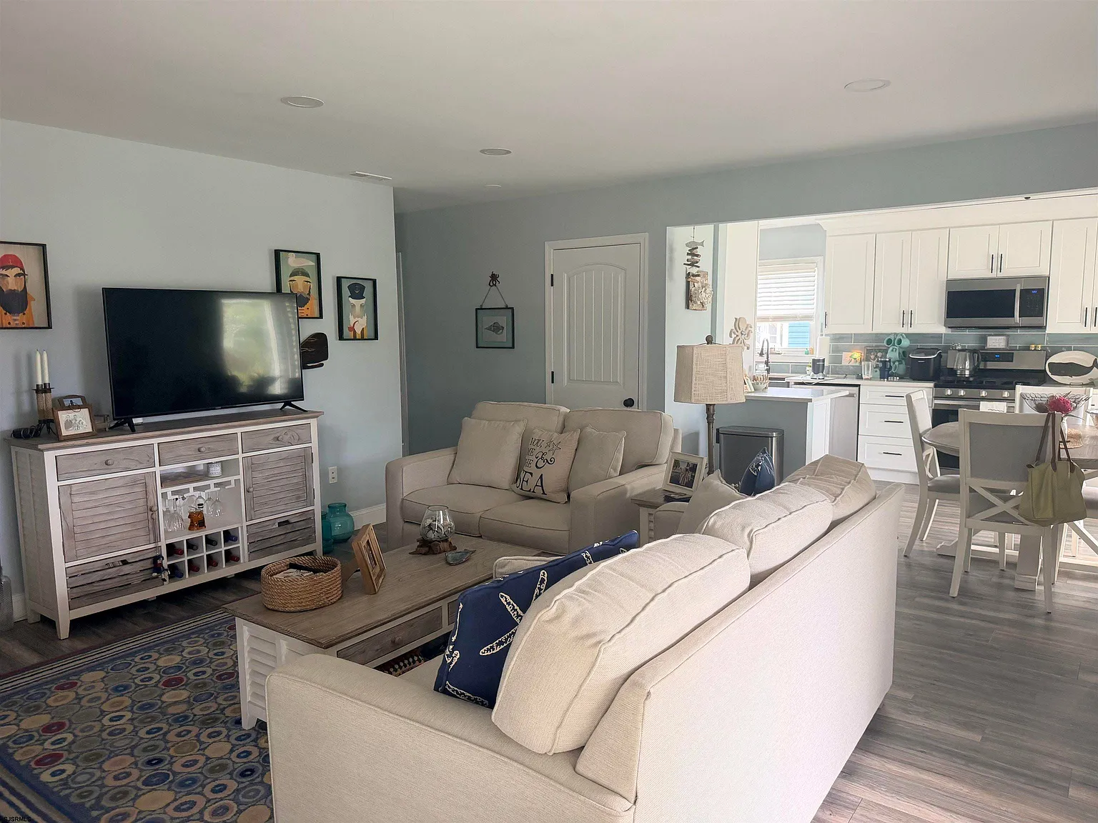 3 bed, 1.5 bath, $3,000 — Photo 2