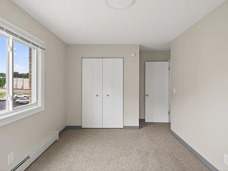 St. Croix Crossings Apartments — Photo 34
