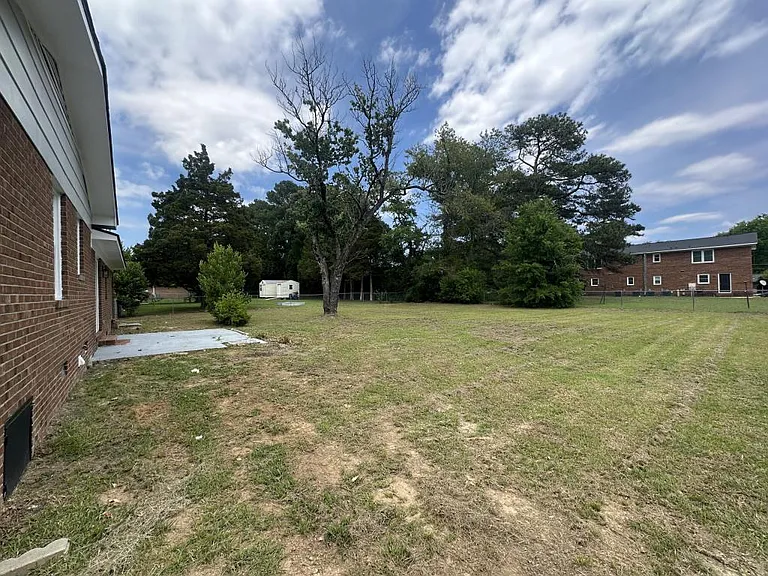 1571 Ireland Dr — Photo 11