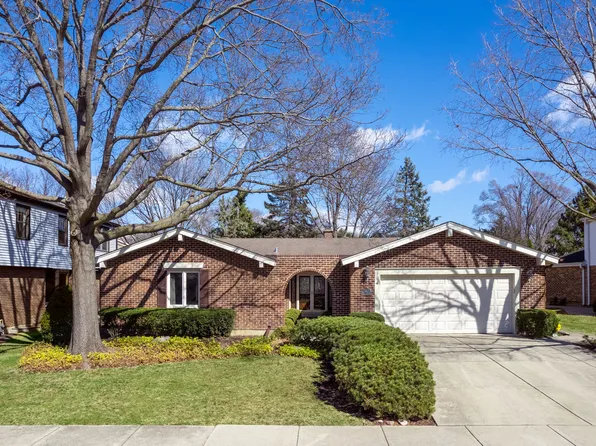 1537 S Surrey Ln, Arlington Heights, IL 60005