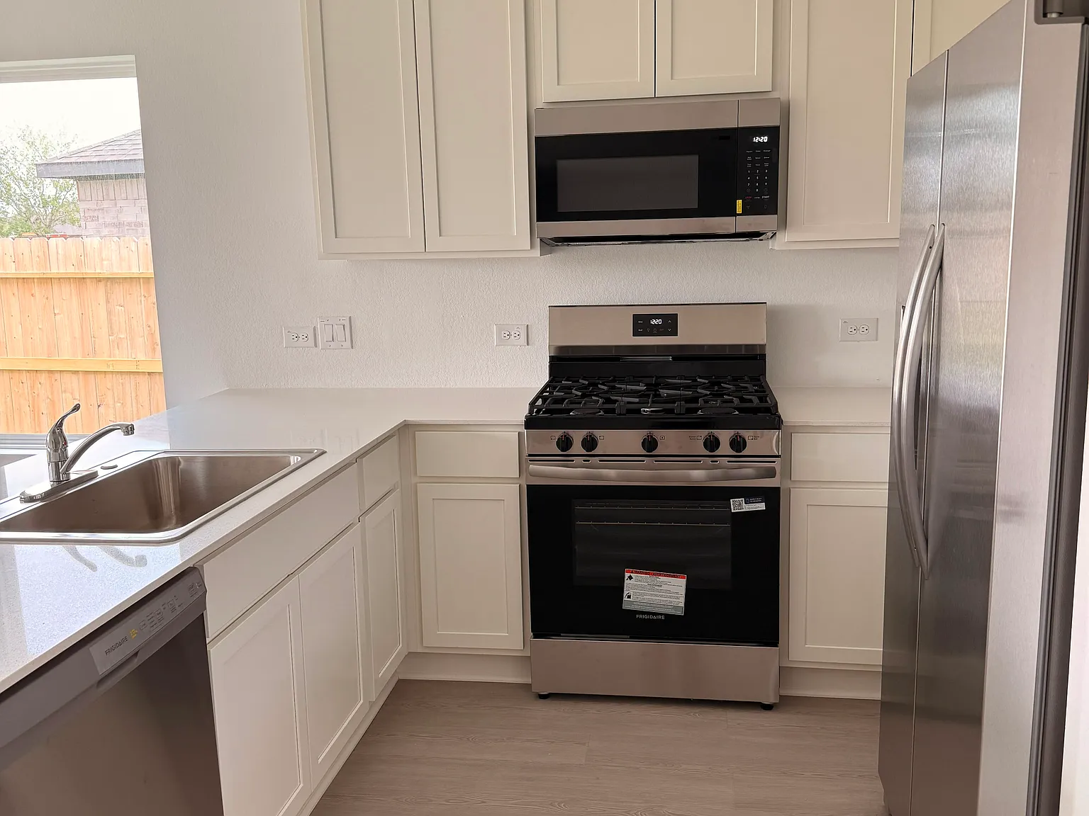 4 bed, 1776 sqft, $2,150 — Photo 2