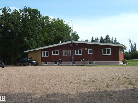 3rd image of 151042 Township Road 562
